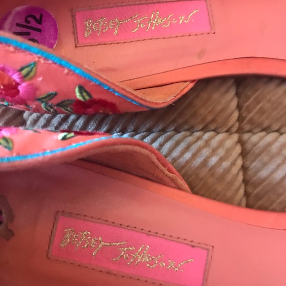 BETSEY JOHNSON PINK FLORAL FLATS - SIZE 8 1/2 - Picture 2 of 6